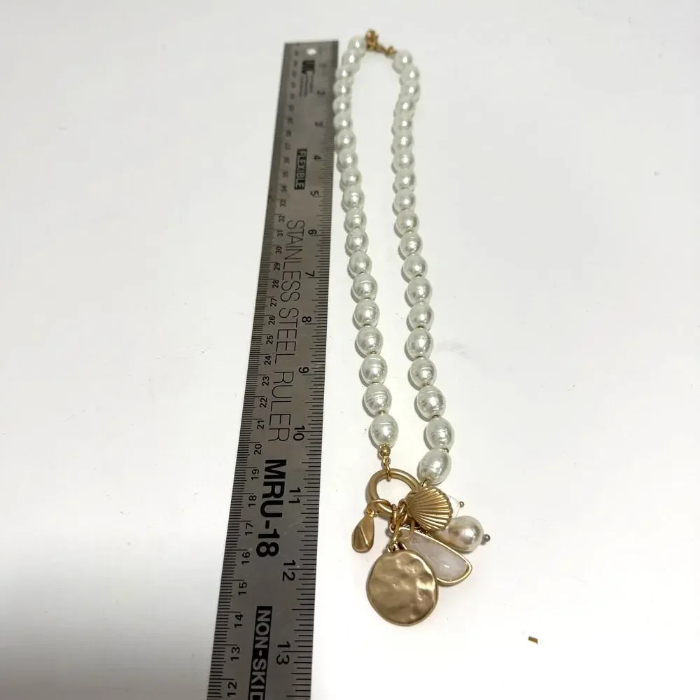 Unbranded Fashion Faux Pearls Gold Oyster Pendant Necklace Chunky Costume